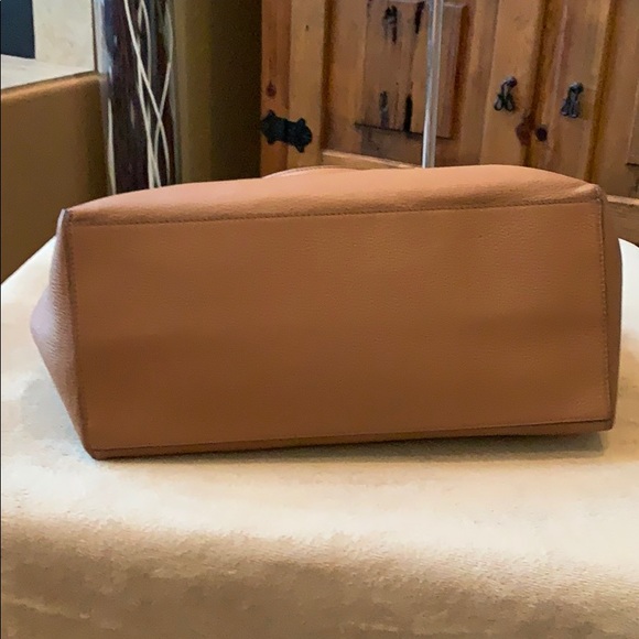 ***SOLD***Tory Burch Tote - Picture 4 of 4